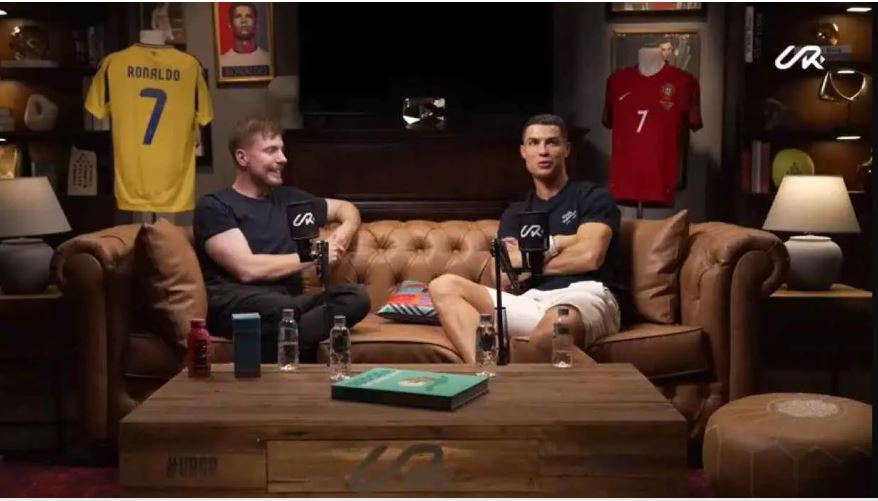 تابعها الملايين/ قصص مرعـ...بة وأسئلة محرجة.. لقاء رونالدو ومستر بيست  (فيديو مترجم)